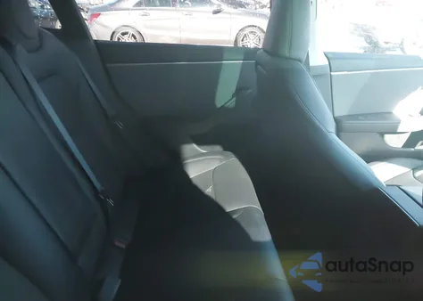 2025 Tesla Model 3 Long Range Rear-Wheel Drive/Standard z USA, uszkodzony, nr VIN 5YJ3E1EA1SF975942